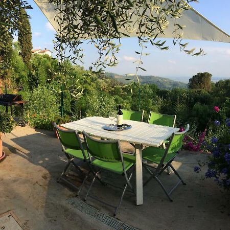 La Casina Delle Rondini Vendégház Corsanico-Bargecchia Kültér fotó