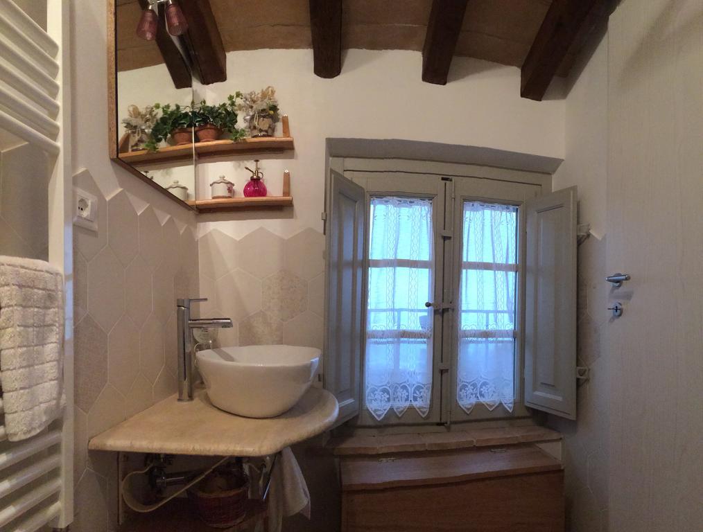 La Casina Delle Rondini Vendégház Corsanico-Bargecchia Kültér fotó