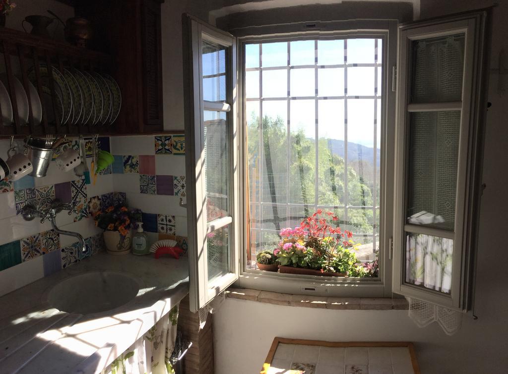 La Casina Delle Rondini Vendégház Corsanico-Bargecchia Kültér fotó