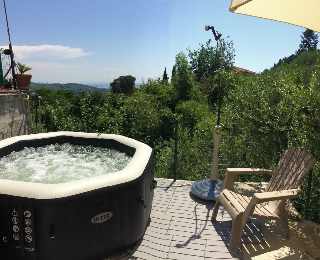 La Casina Delle Rondini Vendégház Corsanico-Bargecchia Kültér fotó
